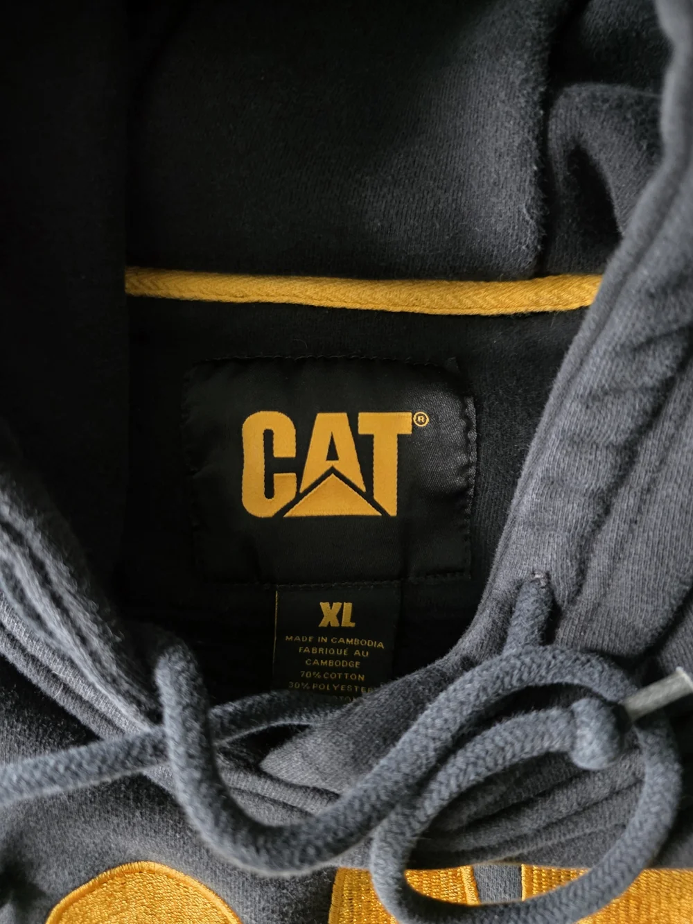 Caterpillar hoodie bold
